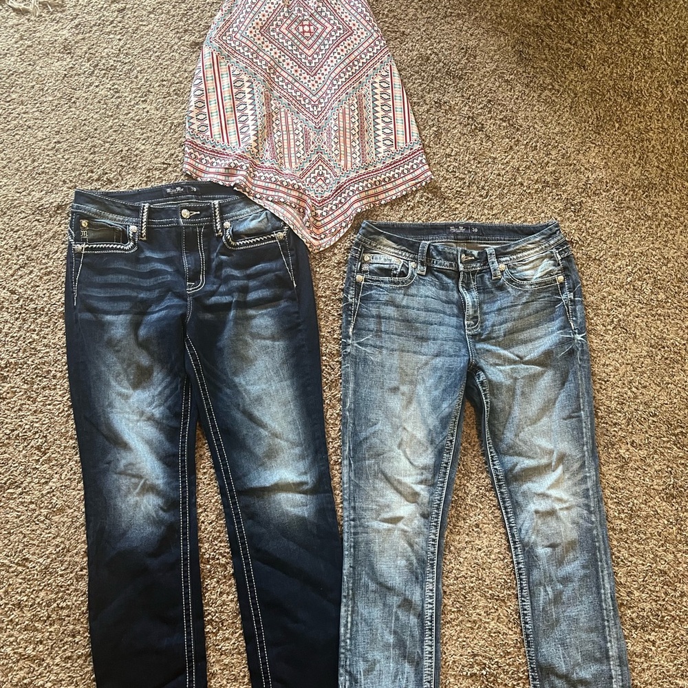 Buckle Miss Me size 30 (2 pairs) and western print top